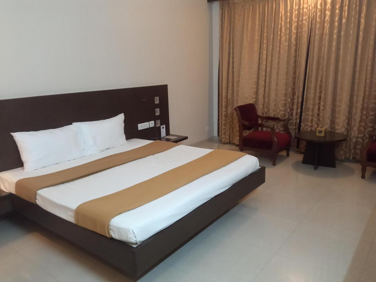 Rns One Hotel Subrahmanya Exterior photo